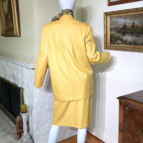 Vintage Fitting Image Yellow 2-Piece Skirt Suit - Picture 5 of 13